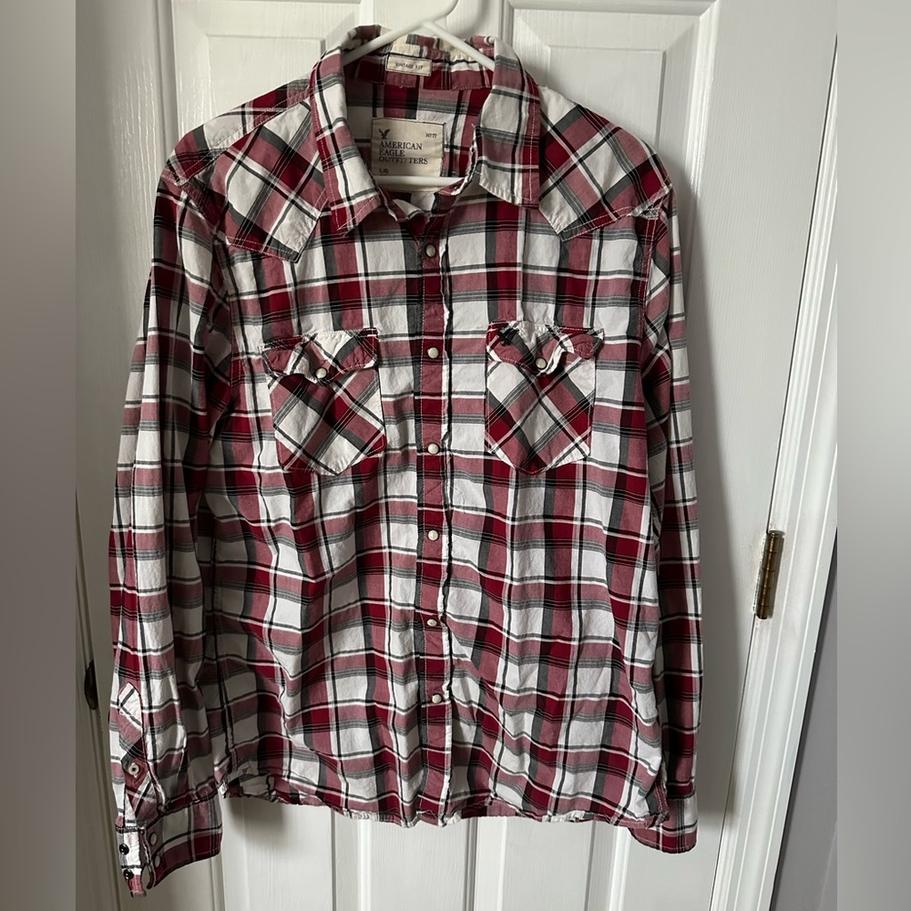 Great condition American eagle vintage fit, long sleeve button down.